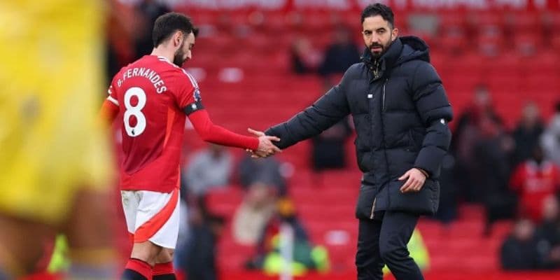 Bruno Fernandes được nhắc nhở về hành vi trên sân cỏ