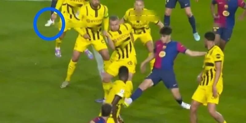 Công nghệ việt vị gây tranh cãi trong trận Barcelona thắng Dortmund 4-0